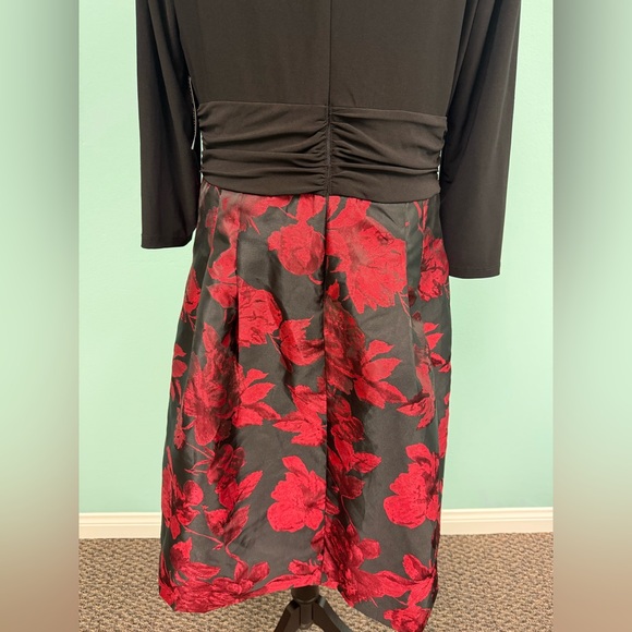 Jessica Howard women's pleated zippered floral 3/4 sleeves in black/red size 14 - Picture 11 of 11